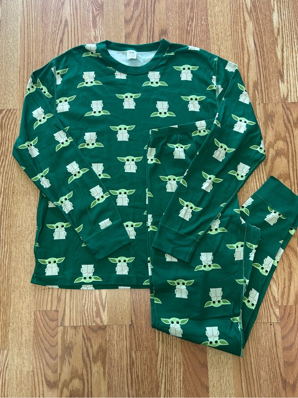 Hanna Andersson Men’s Green Grogu Print Pajama Set Size XL